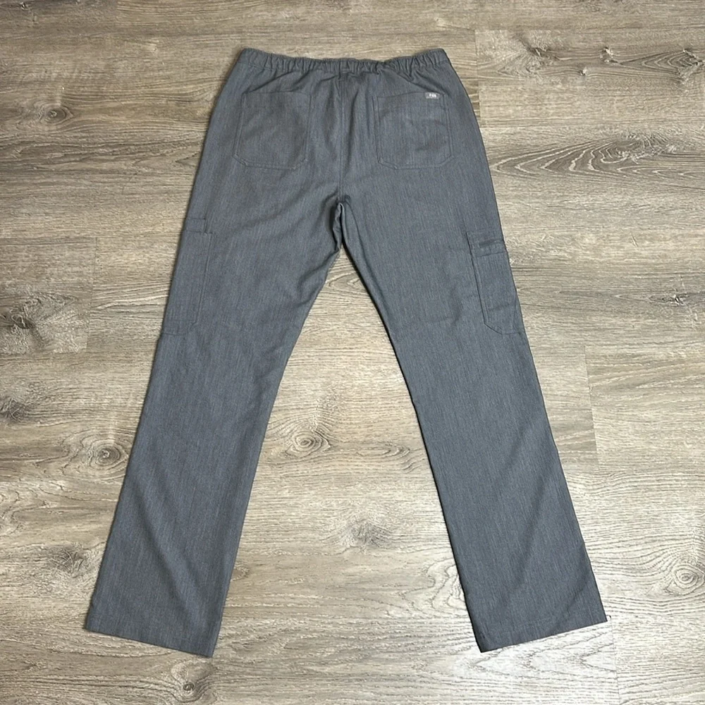 Figs Men’s Cairo Cargo Scrub Pants in Graphite Sz M